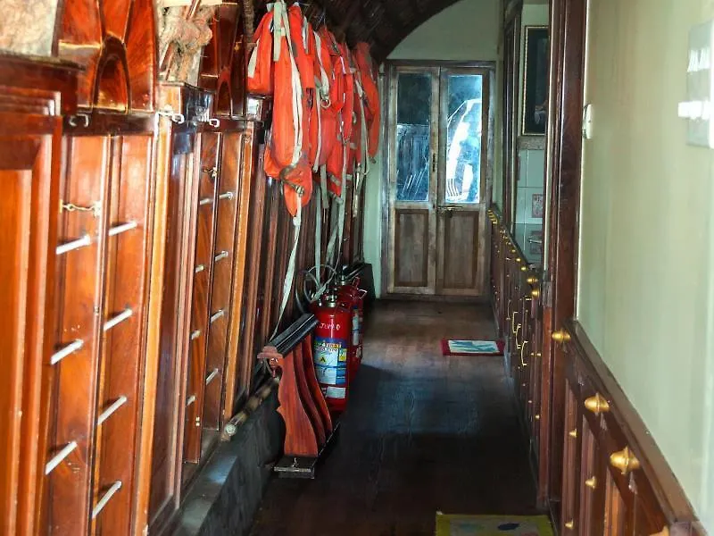 *** Botel Aqua Jumbo Houseboats Hotel Kumarakom India