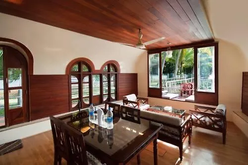 Aqua Jumbo Houseboats Hotel Kumarakom Botel
